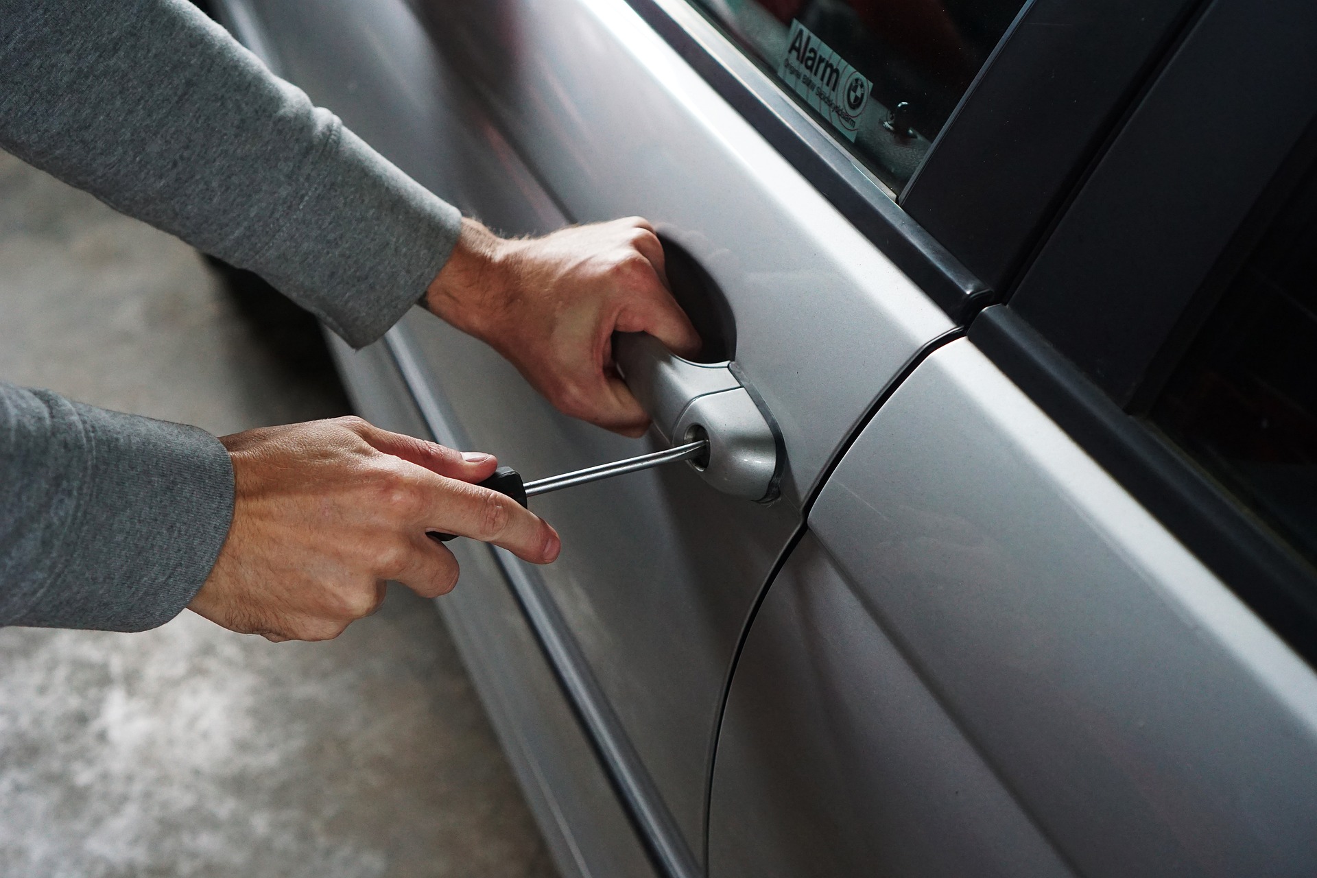 Garage vs DIY Repairs — Why a Workshop Beats Doing It Yourself